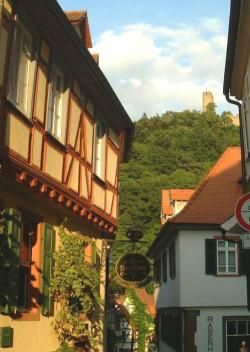 Teil der Altstadt mit Blick auf Burg Windeck Teil der Altstadt mit Blick auf Burg Windeck