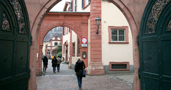 Sandsteinbögen am Rathaus